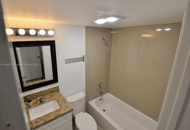 Foto del edificio - 9949 Sandalfoot Blvd