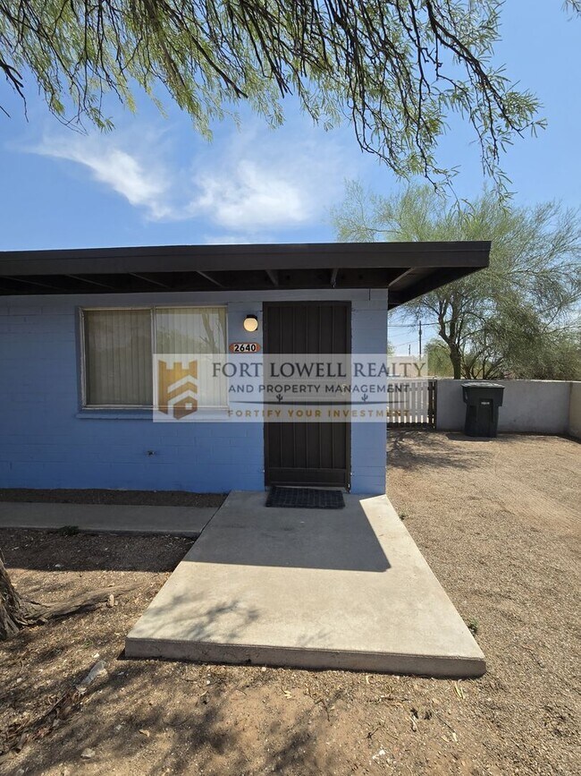Foto del edificio - 2640-2642 N Santa Rita Ave