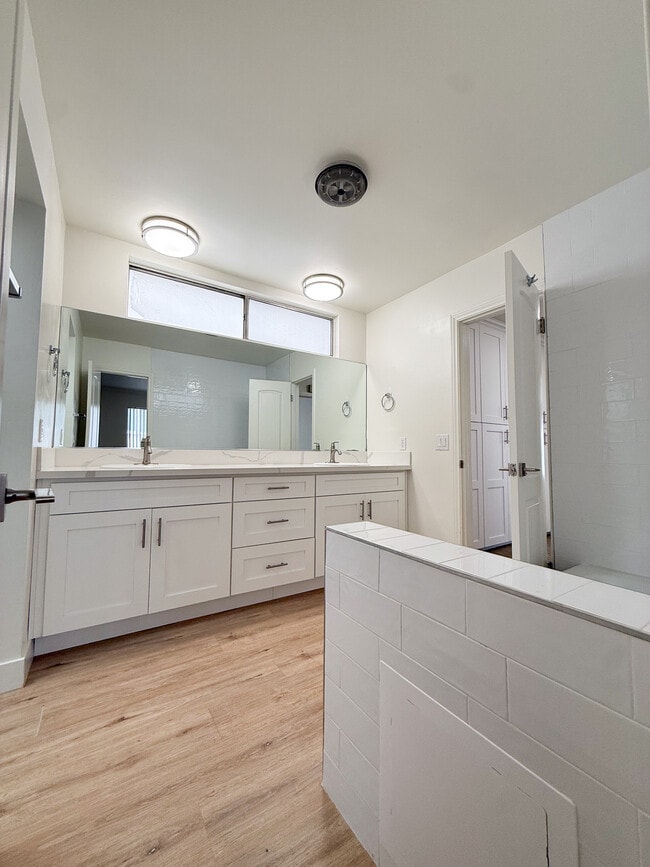 Building Photo - 9319 Alcott St