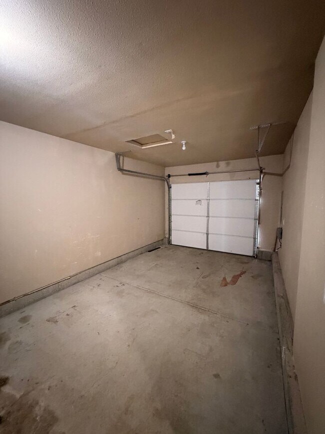 Foto del edificio - 3-Bedroom Duplex in Lowell