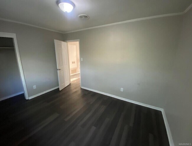 Foto del edificio - 1229 Karen Rd