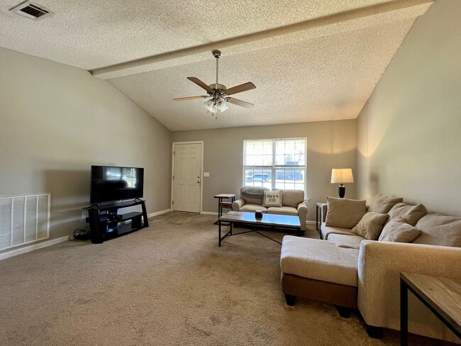 Foto del edificio - COMING MID-FEBRUARY 2026! (One Pet Maximum)