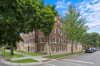 Building Photo - 3035 W Rosemont Ave