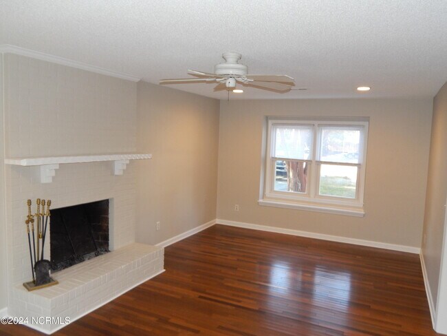 Building Photo - 210 Long John Silver Dr