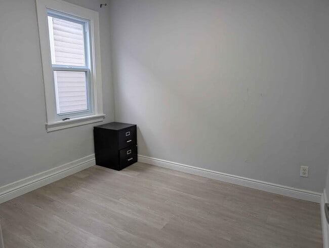 Building Photo - 826 Ellrose Ave