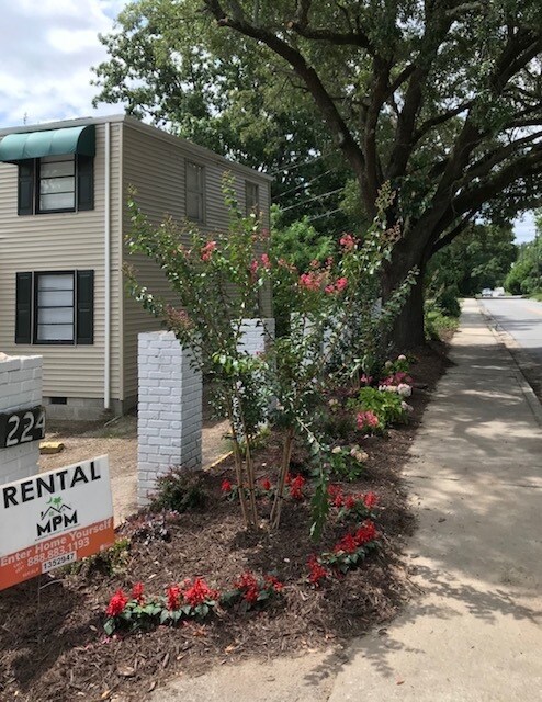 Primary Photo - Newly Renovated Townhome!!