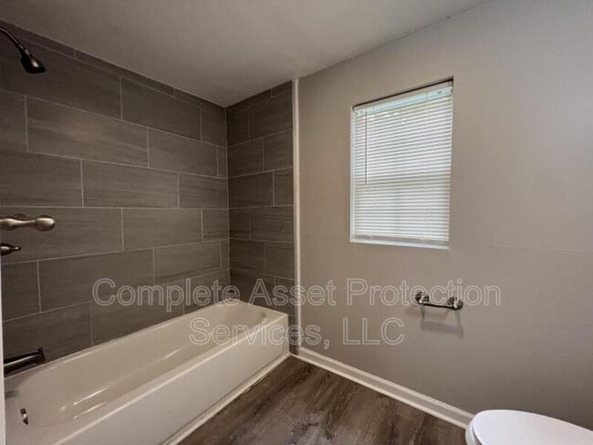 Building Photo - 3333 Wisconsin St