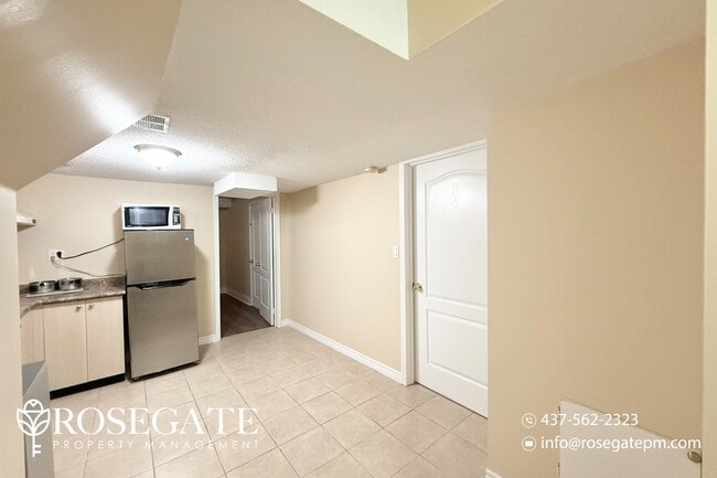 Photo du bâtiment - Newly Renovated 1-Bedroom, 1-Bath Apartmen...