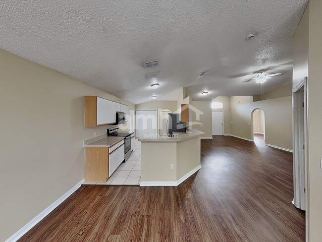 Foto del edificio - 11323 Camus Ln