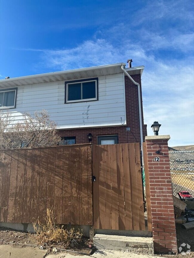 Building Photo - 1750 Hitching Post Dr