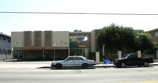 Foto del edificio - 6136 Fulton Ave