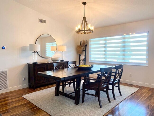 Foto del edificio - 13707 Barberry Dr