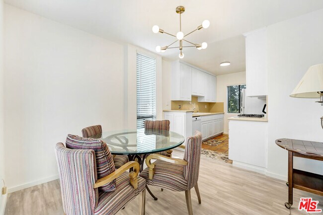 Foto del edificio - 16169 Sunset Blvd