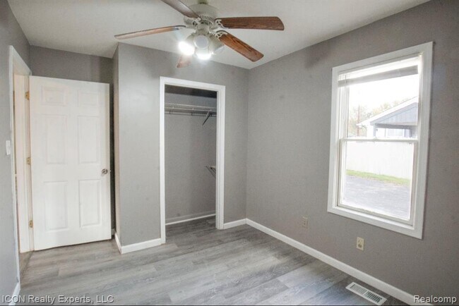 Foto del edificio - 743 Hollister St