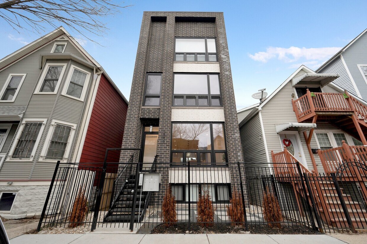 Foto principal - 2852 W Lyndale St
