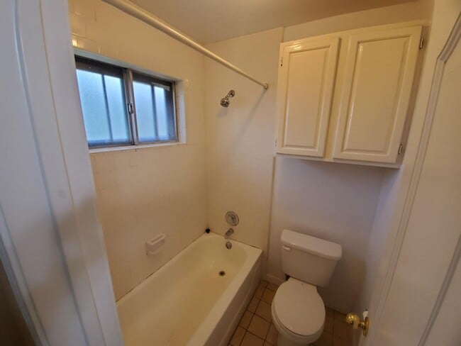 Building Photo - 2501 Cedar Ln