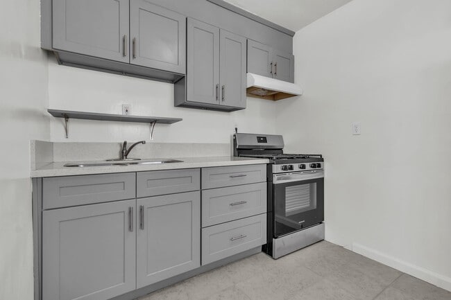 Building Photo - 447 E 101st St