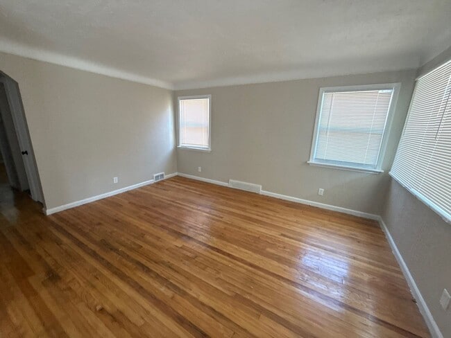 Building Photo - Renovated 3-Bedroom Home – We Welcome Sect...