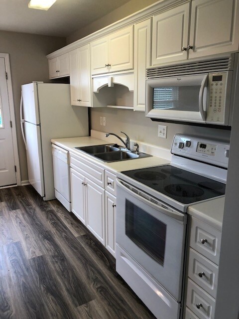 Foto del edificio - 323 Greendale Pl