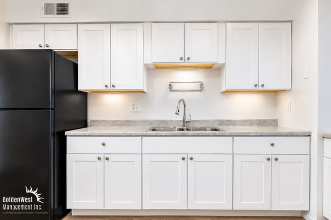 Building Photo - Updated 2Bdm 1Ba Apartment with Private Patio in Central Phoenix! -MI Special.