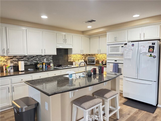Foto del edificio - 6483 Hunter Rd