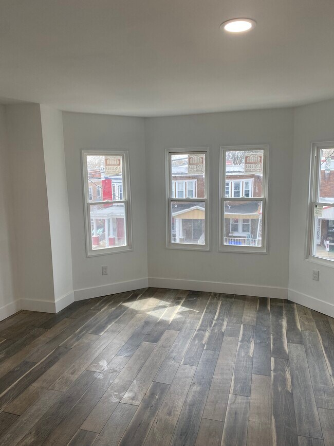 Building Photo - 1541 N 60th St