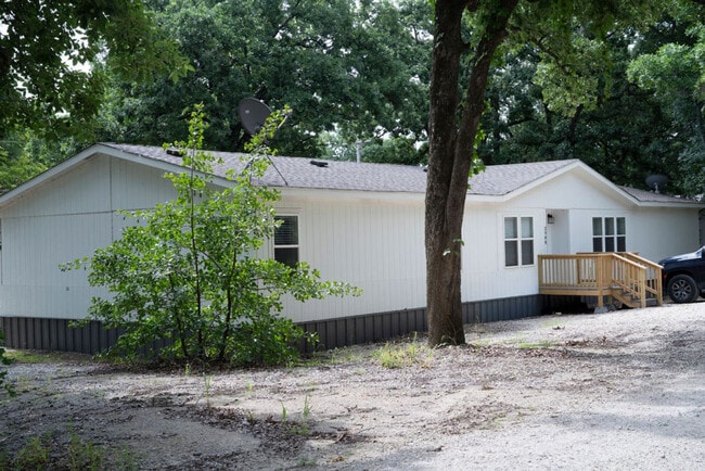 Building Photo - 2988 Lisa Dr