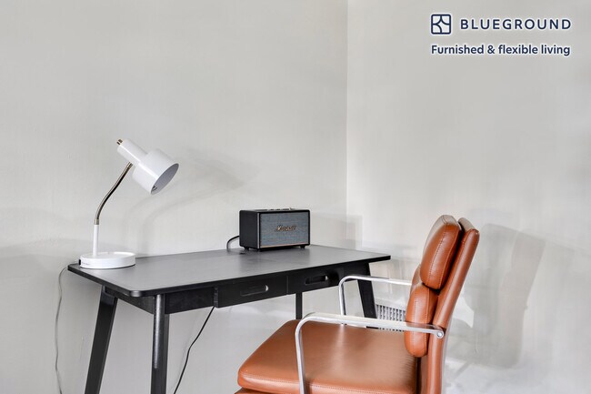 Foto del edificio - 135 S Reeves Dr