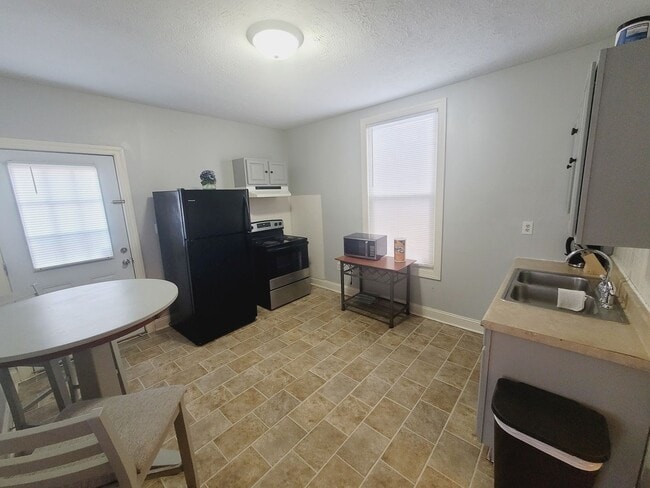 Building Photo - 1000 Taylor St