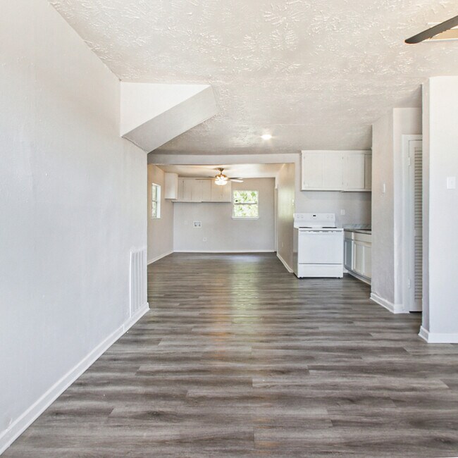 Foto del edificio - 5633 Ramey Ave