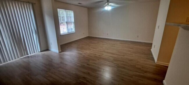 Building Photo - 6344 Hickory Ln Cir