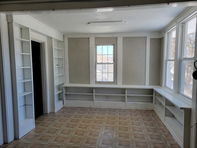Building Photo - 1205 Emerald Ave