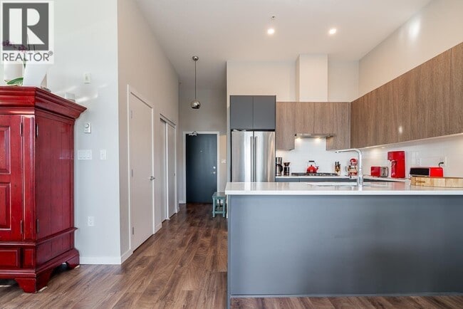 Photo du bâtiment - 621-621 Regan Ave