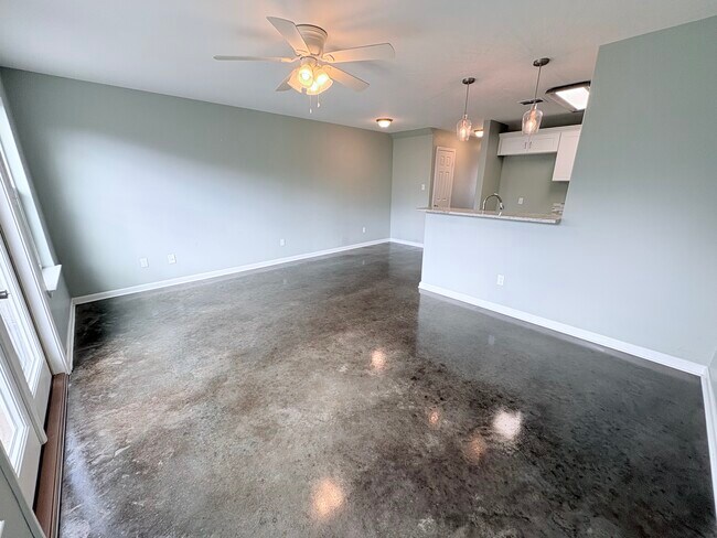 Building Photo - 1610 Dehart Dr