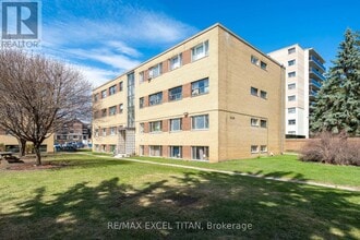 Building Photo - 799 Robinson St