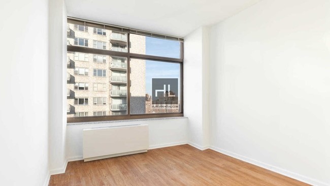 Building Photo - 300 E 39th St