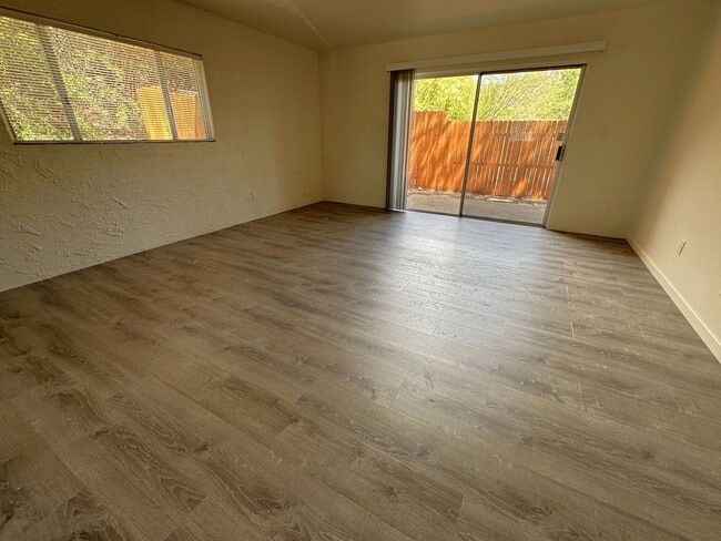 Building Photo - APARTMENT - UPTOWN SEDONA
