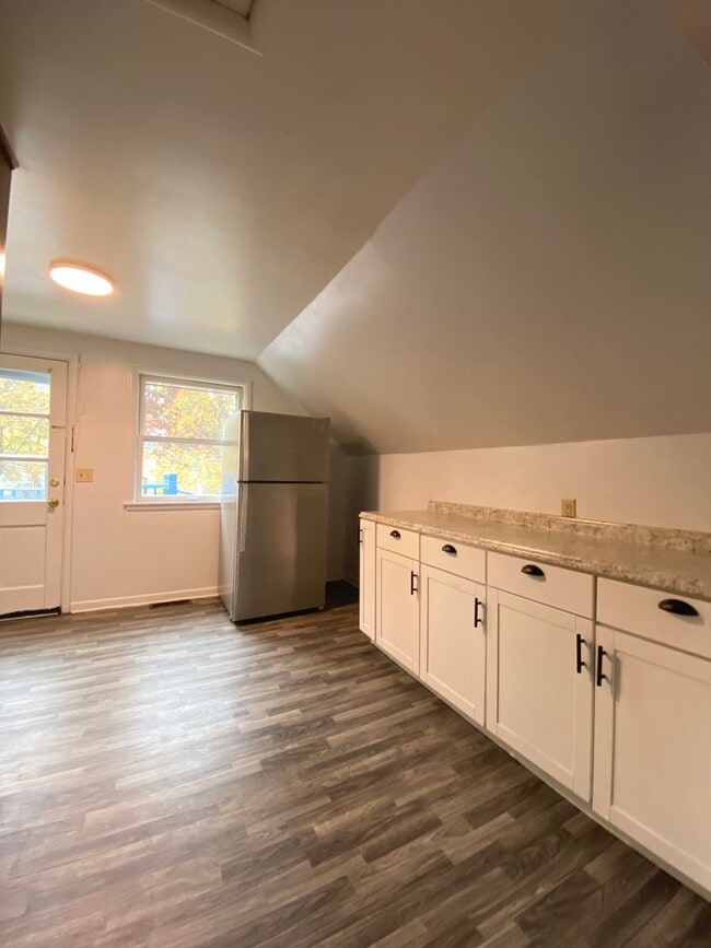 Building Photo - 617 Forest St