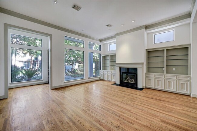 Building Photo - 6303 Pickens St