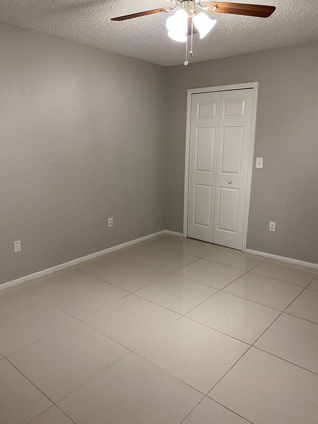 Photo - 5124 Park Central Dr Apartment