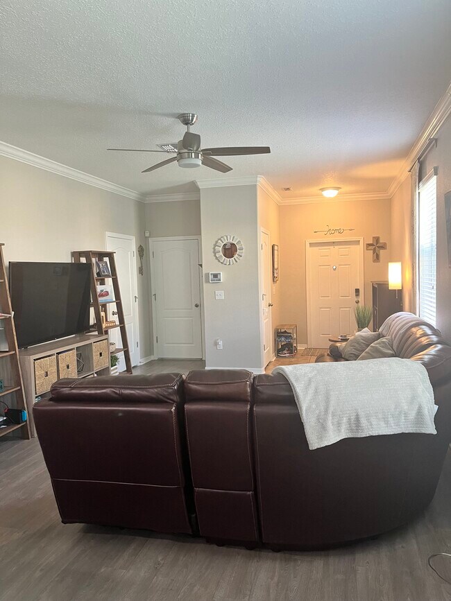 Foto del edificio - 2819 Lantern Hill Ave