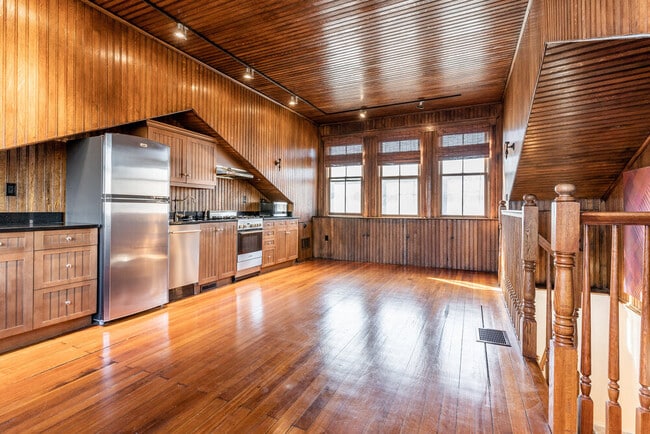 Building Photo - 1609 Tremont St