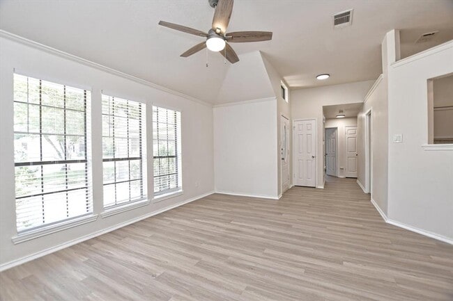 Building Photo - 1705 Laurel Ln