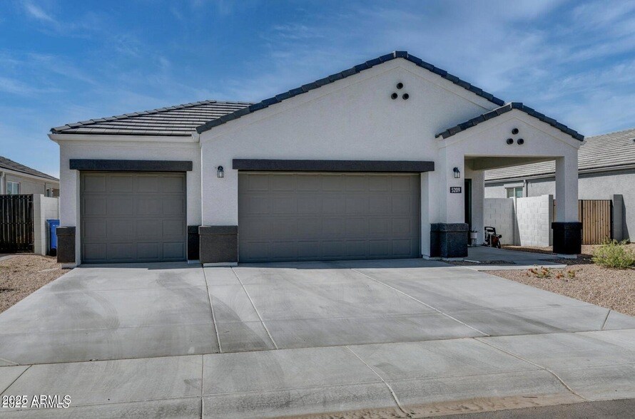 Foto principal - 5209 W San Gabriel Ave