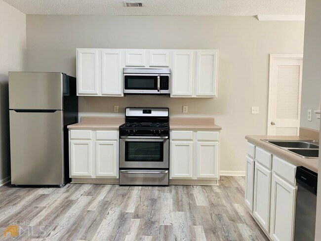 Building Photo - 221 Southwind Ln