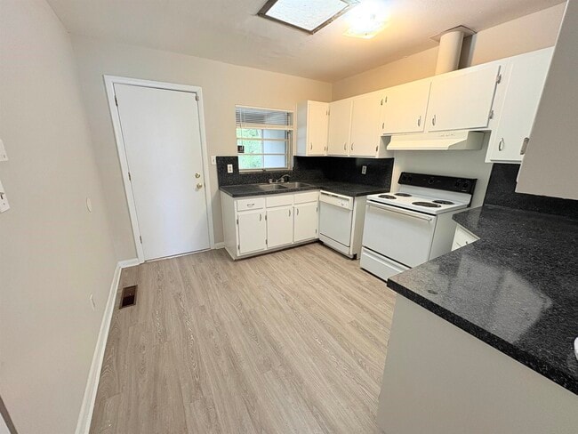 Building Photo - 304 Barbourville Dr