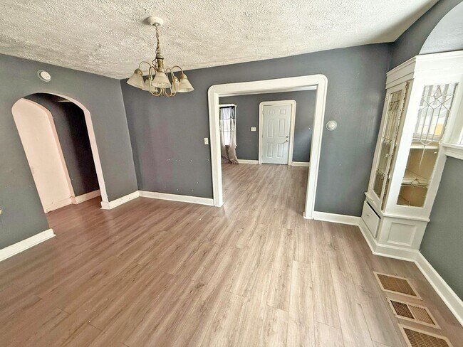 Foto del edificio - Convenient Showings — No Appointment Needed!