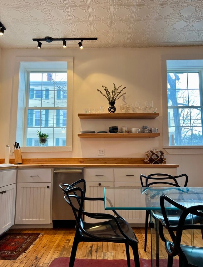 Building Photo - 237 Cumberland Ave