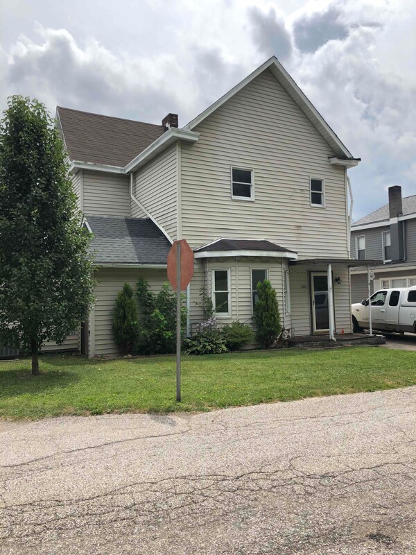 Primary Photo - 200 Cleveland St