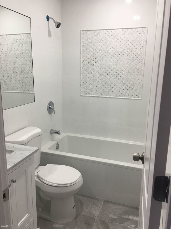 Foto del edificio - 2 br, 1 bath Duplex - 14508 111th Ave 2